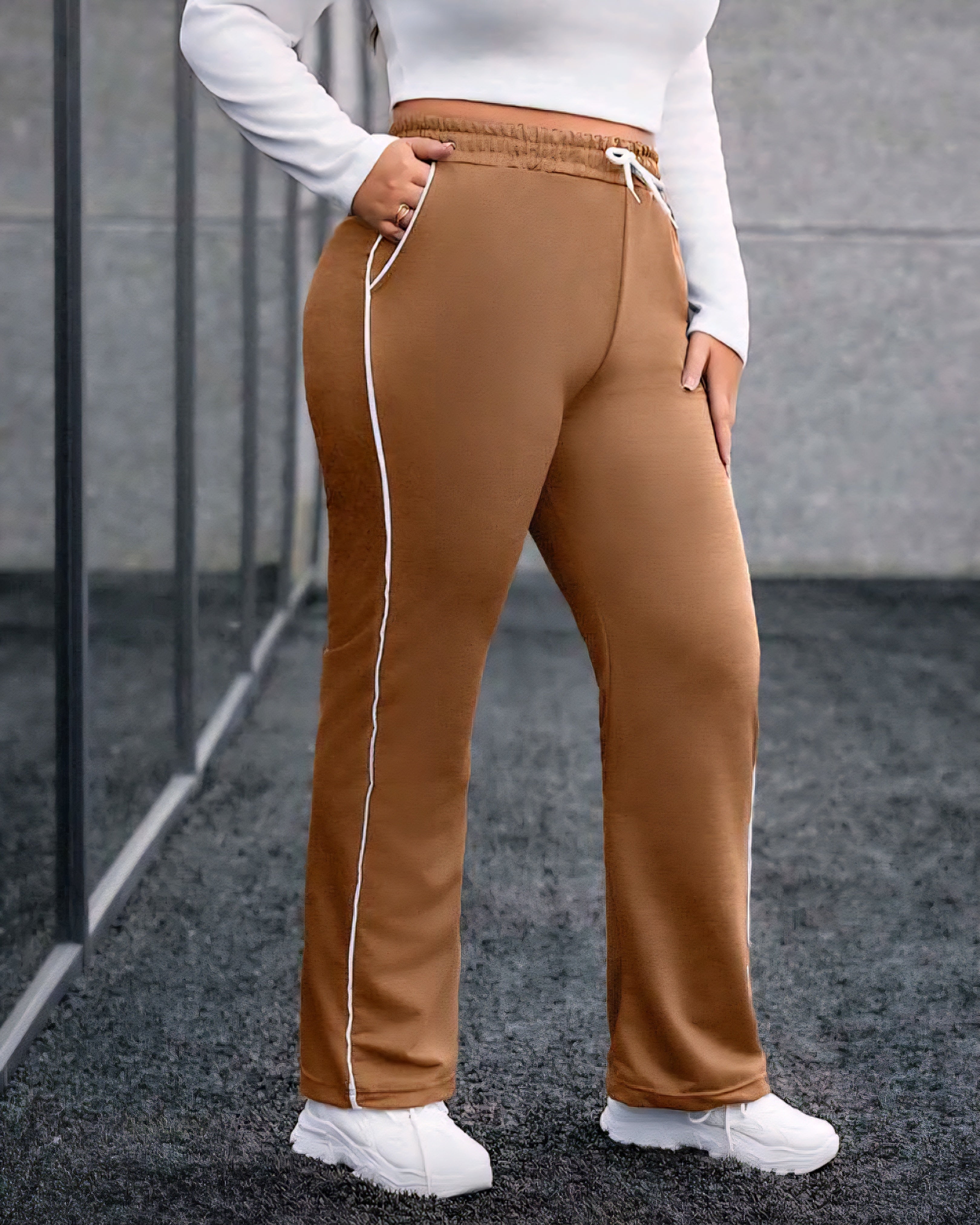 Teplákové kalhoty s bočním lemem – pohodlný střih