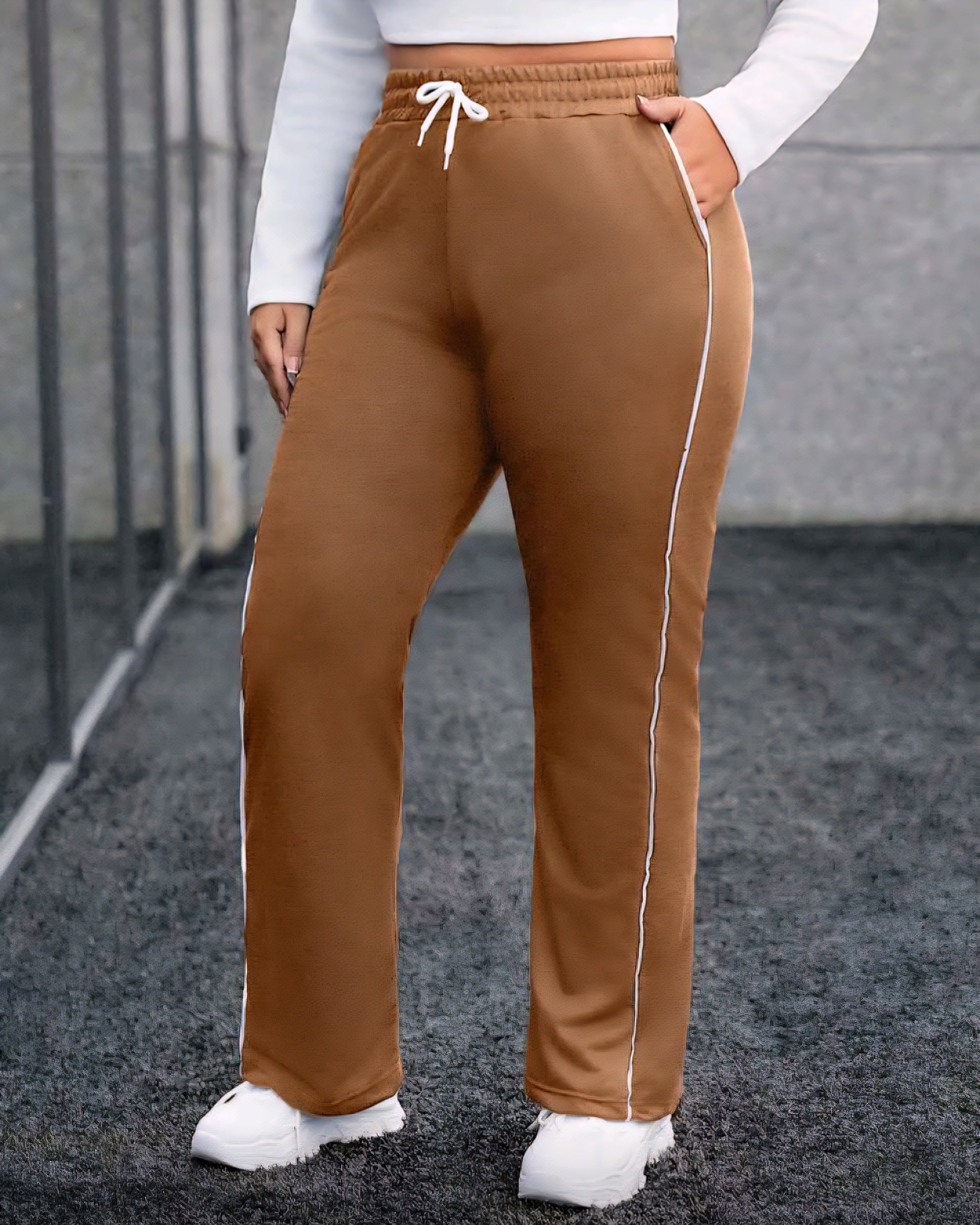 Teplákové kalhoty s bočním lemem – pohodlný střih