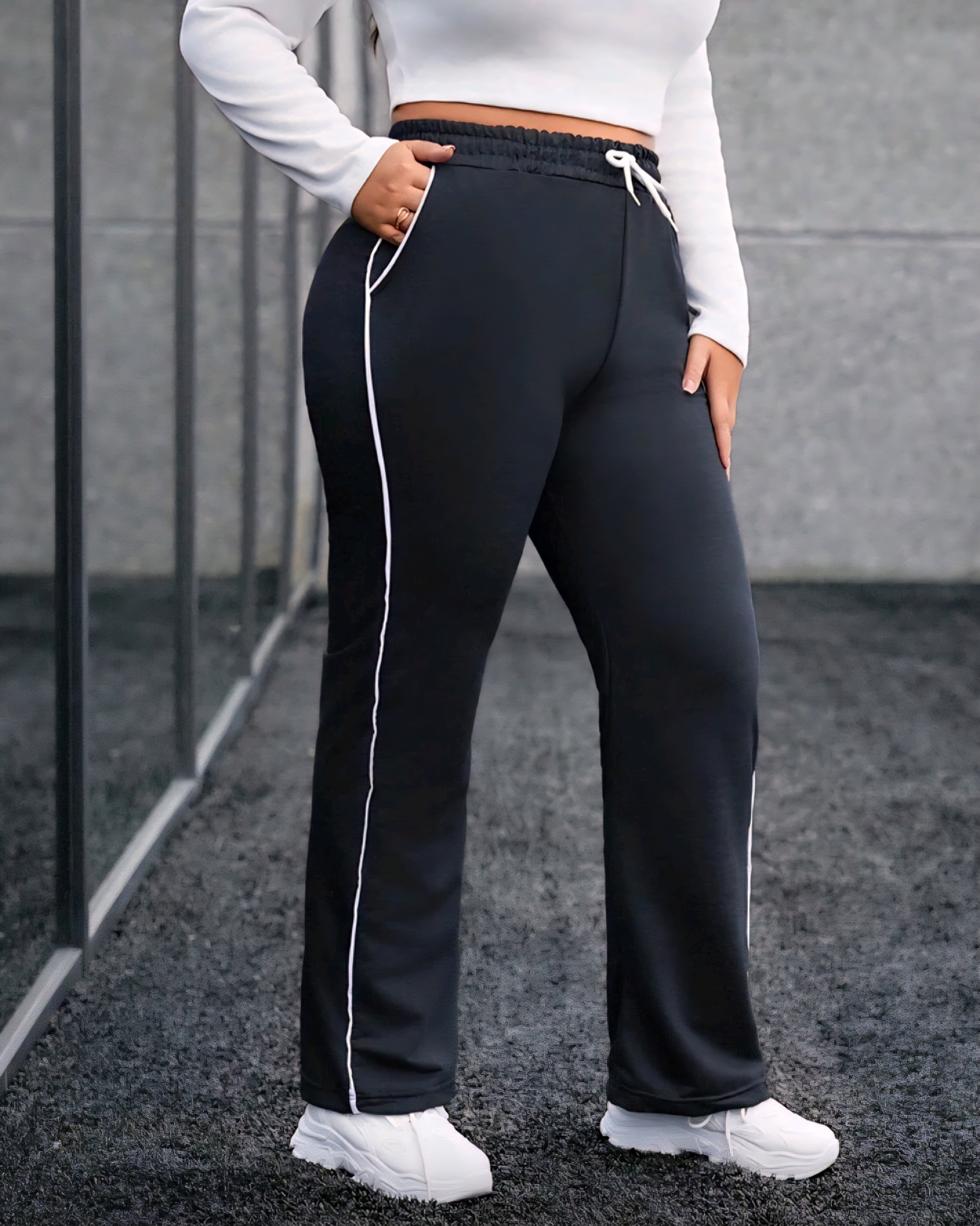 Teplákové kalhoty s bočním lemem – pohodlný střih