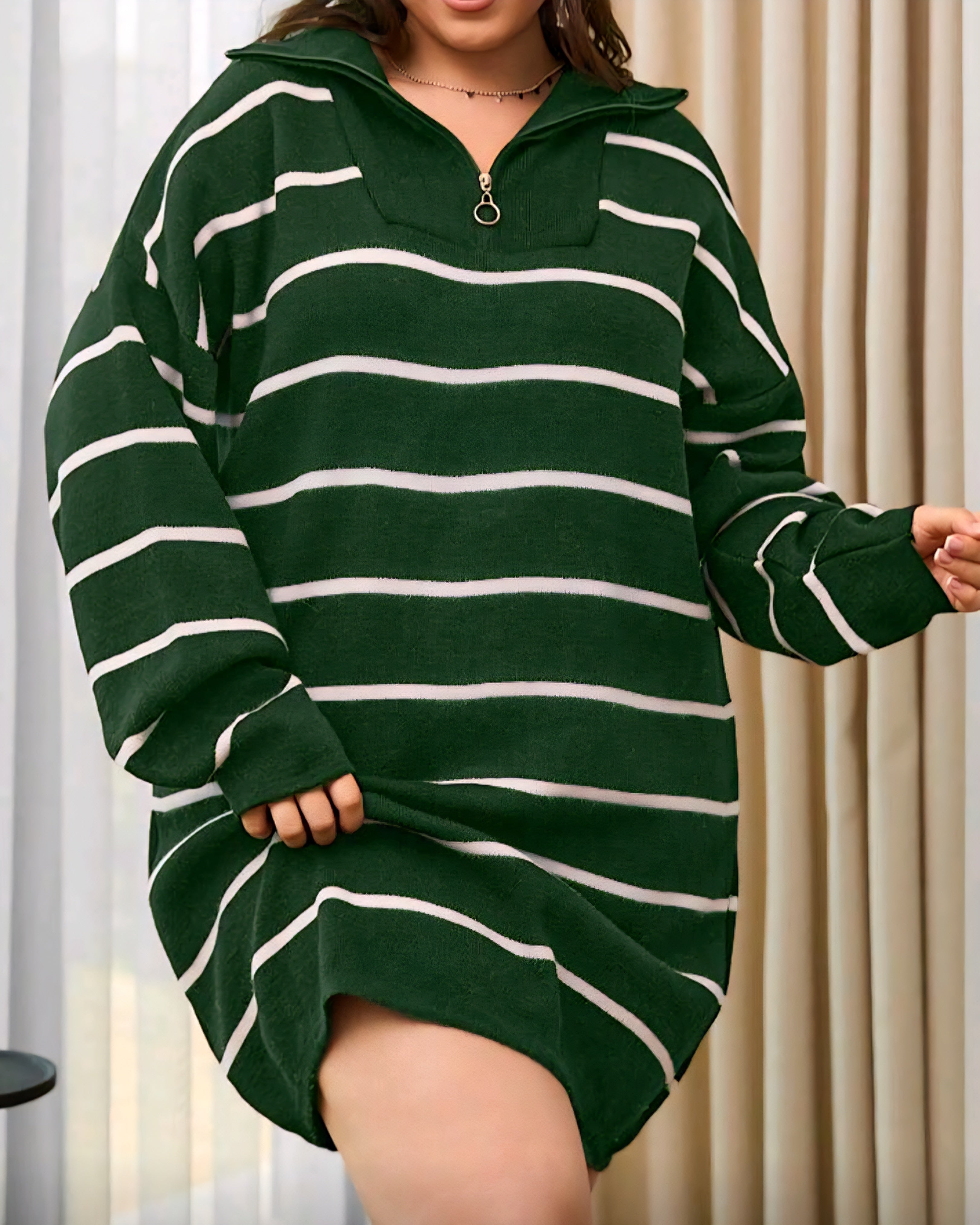 Pruhovaný dlouhý svetr se zipem u krku