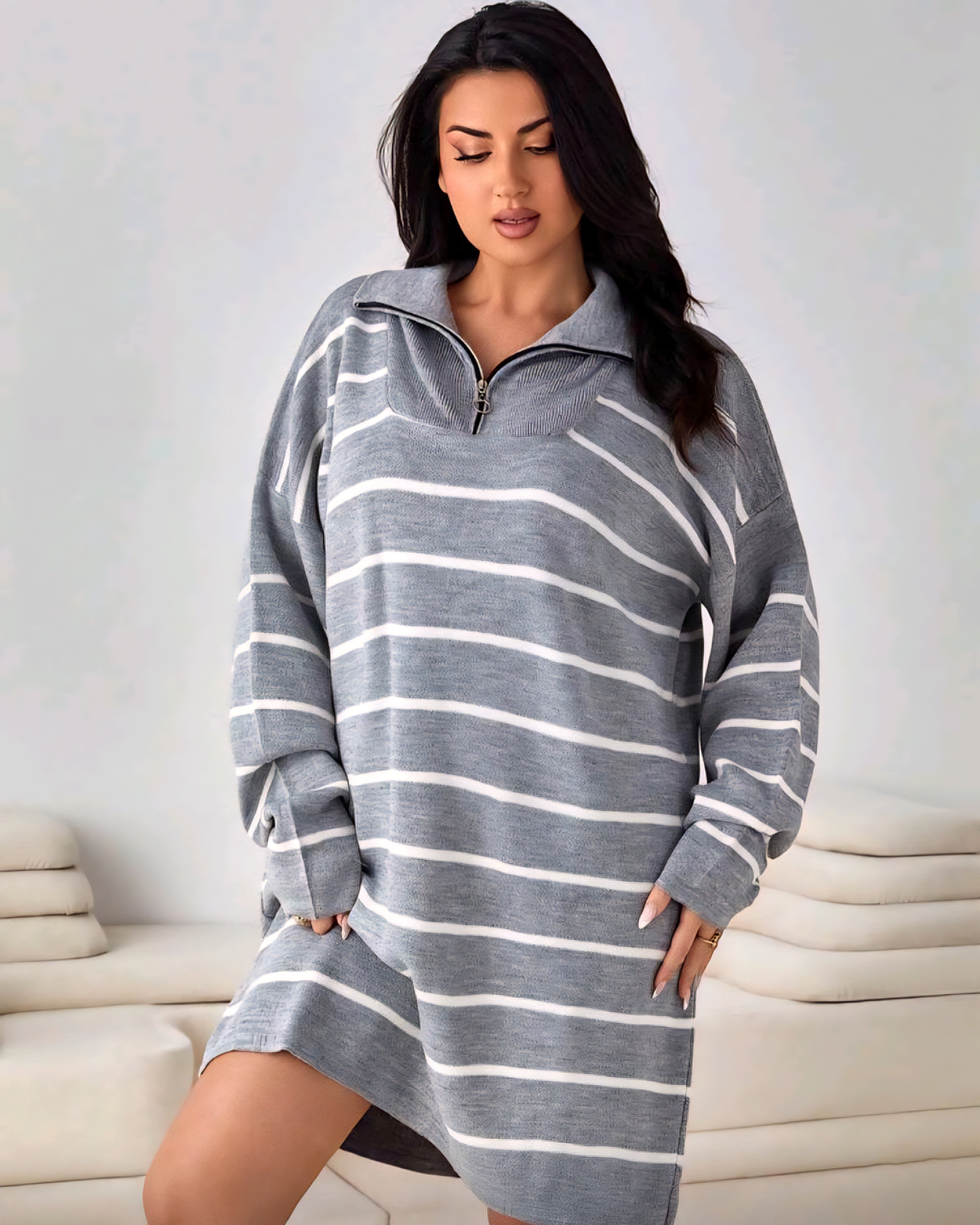 Pruhovaný dlouhý svetr se zipem u krku