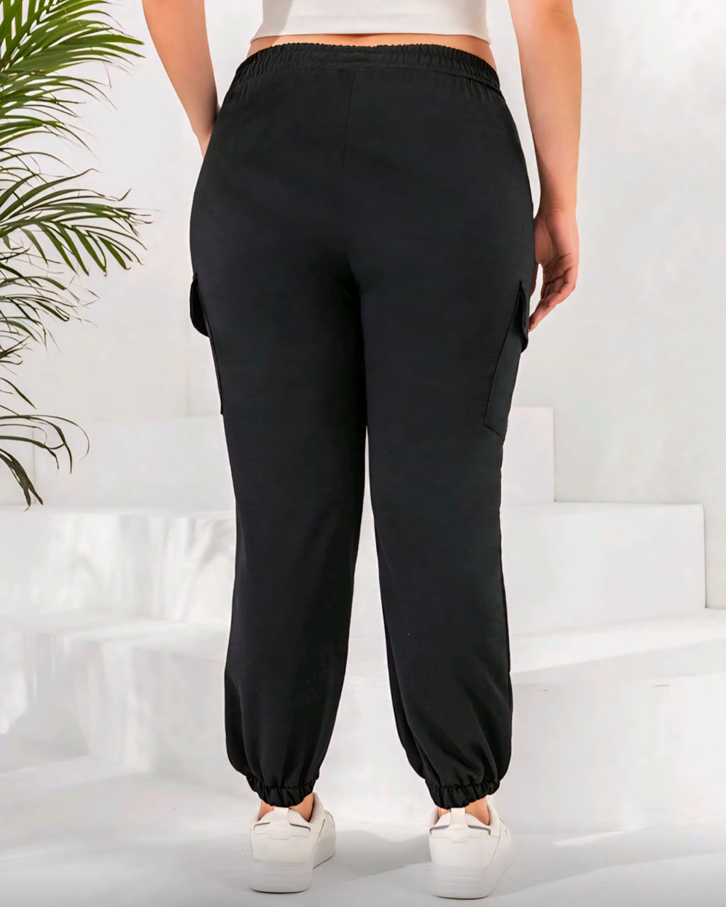 Teplákové cargo kalhoty s kapsami