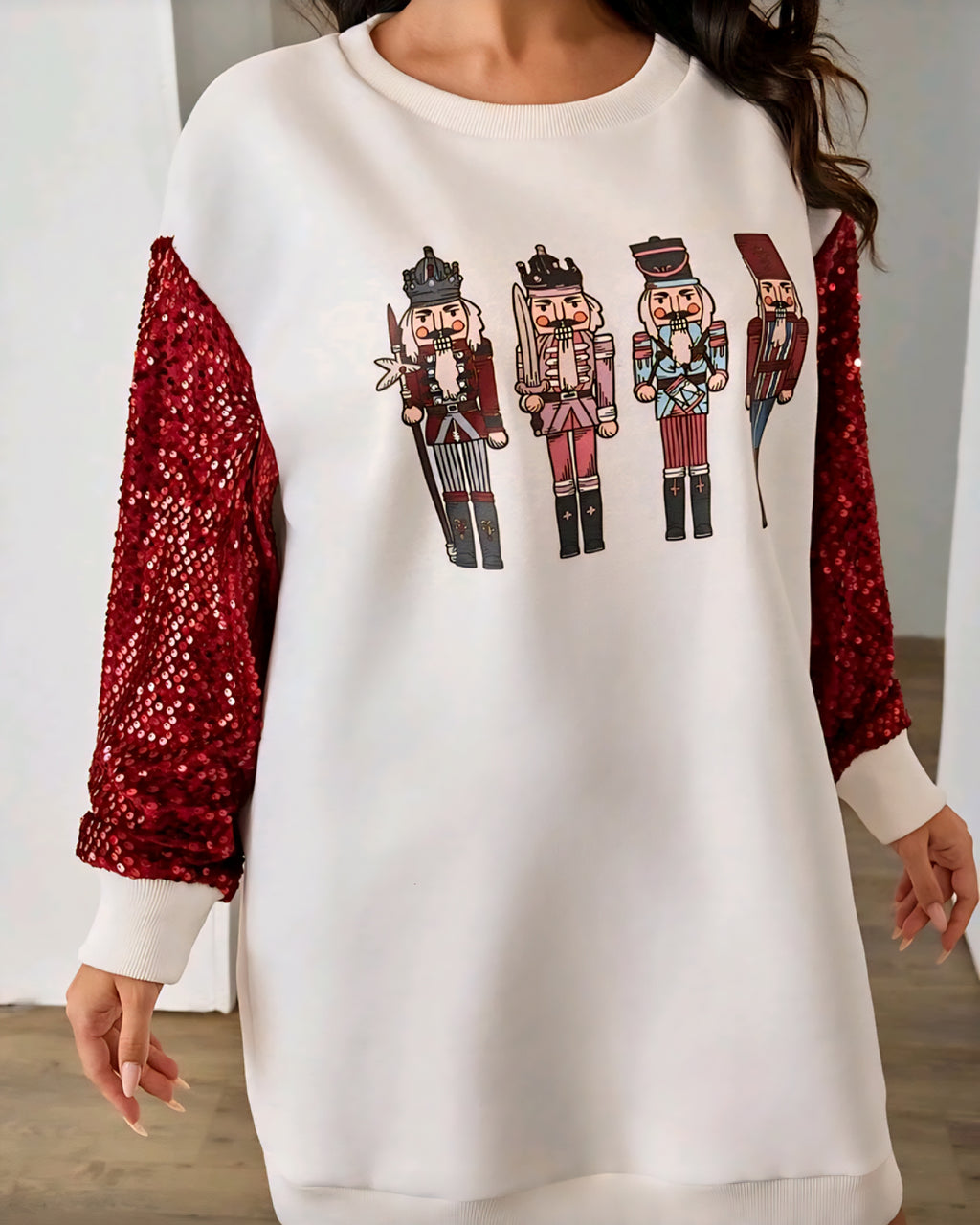 Dlouhá mikina s vánočním motivem a flitrovými rukávy