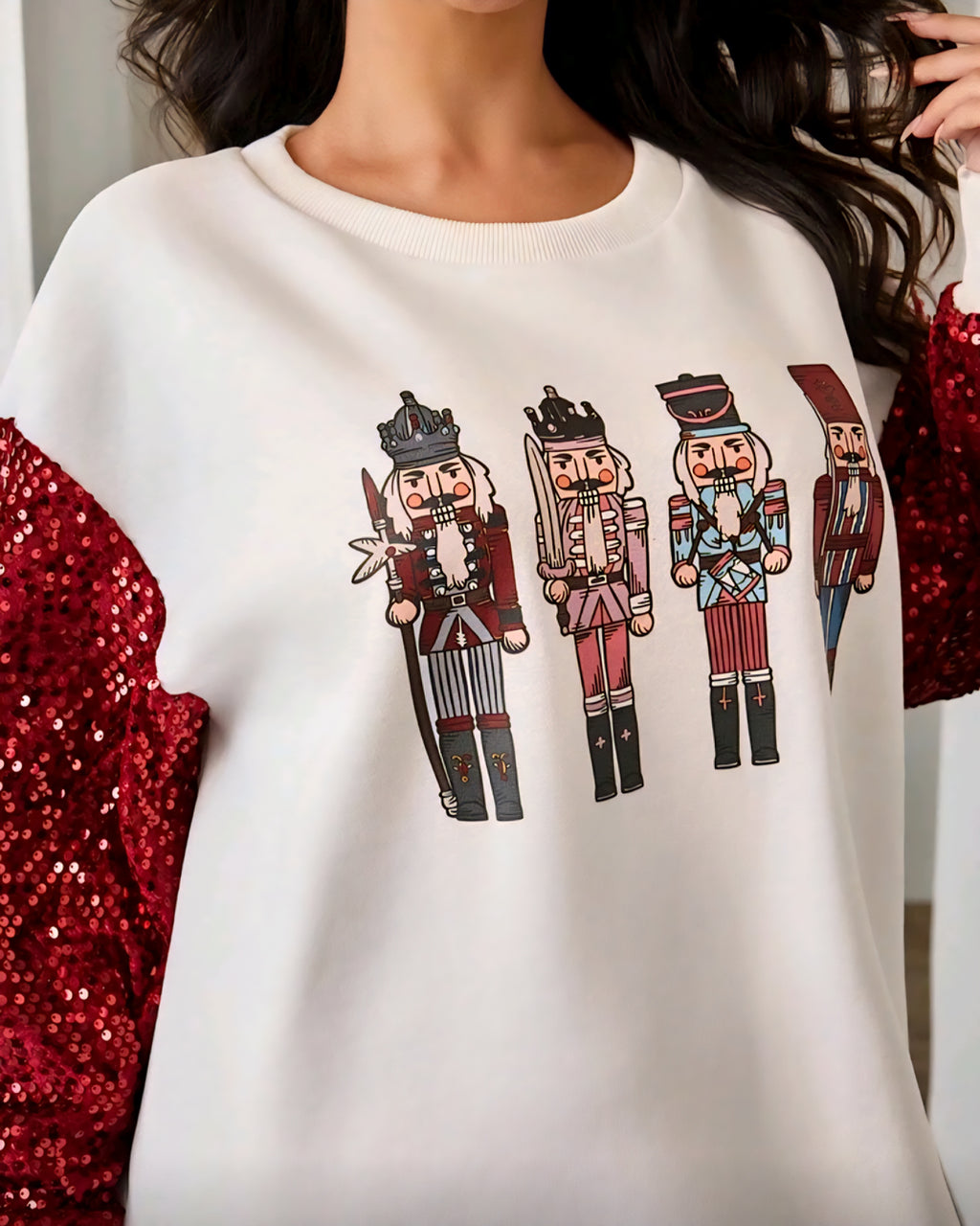 Dlouhá mikina s vánočním motivem a flitrovými rukávy