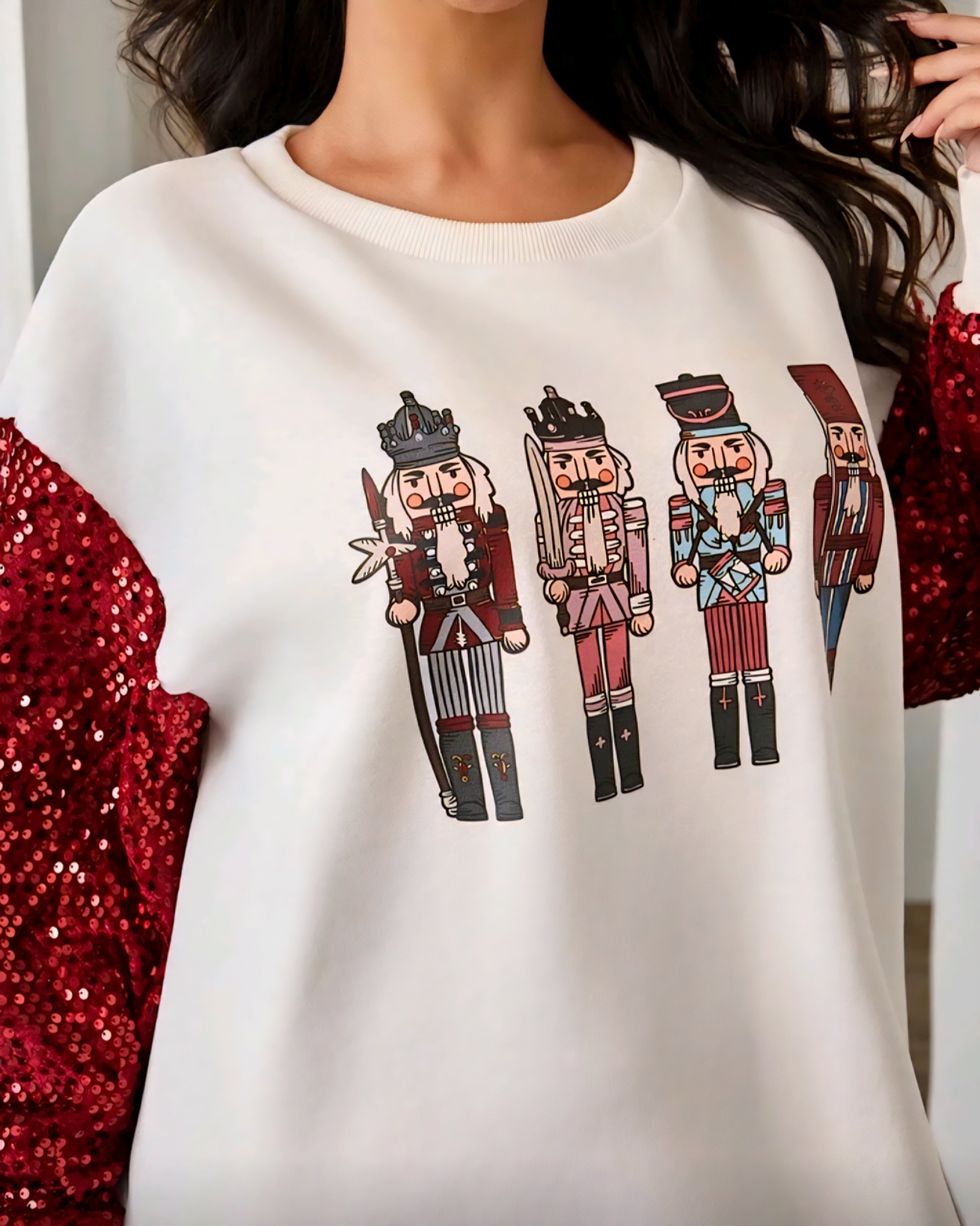 Dlouhá mikina s vánočním motivem a flitrovými rukávy