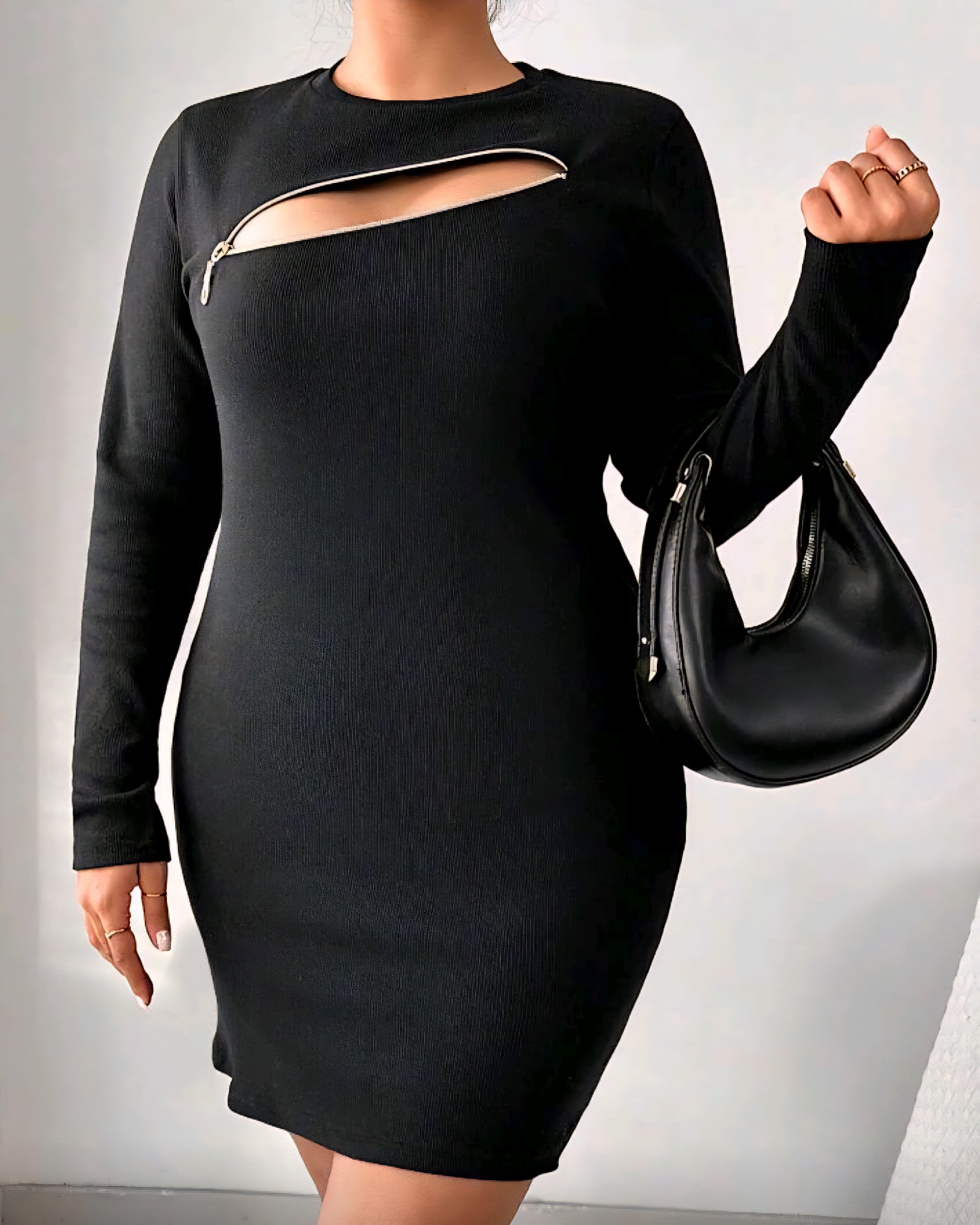 Pouzdrové šaty s průstřihem a zipem