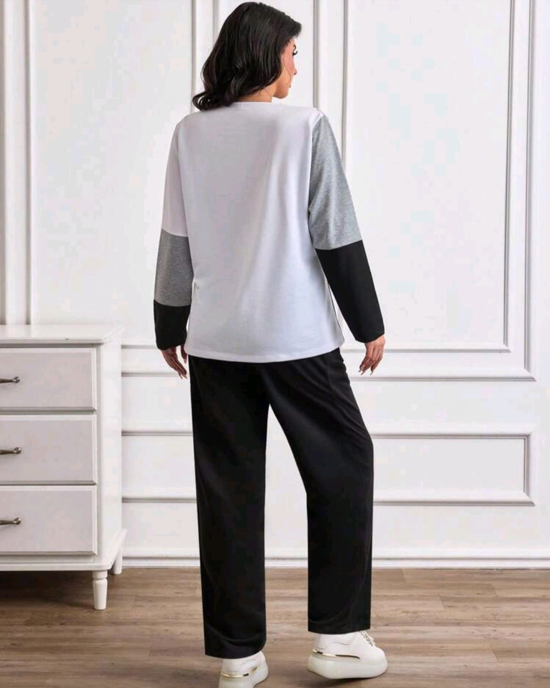 Stylová dámská souprava volného střihu