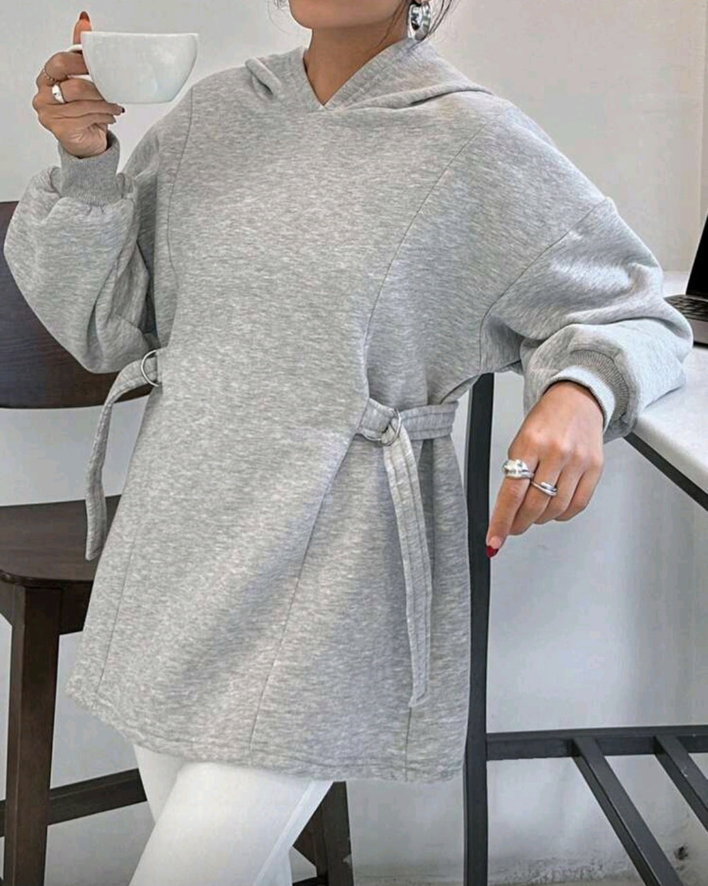 Dlouhá mikina s regulací pasu