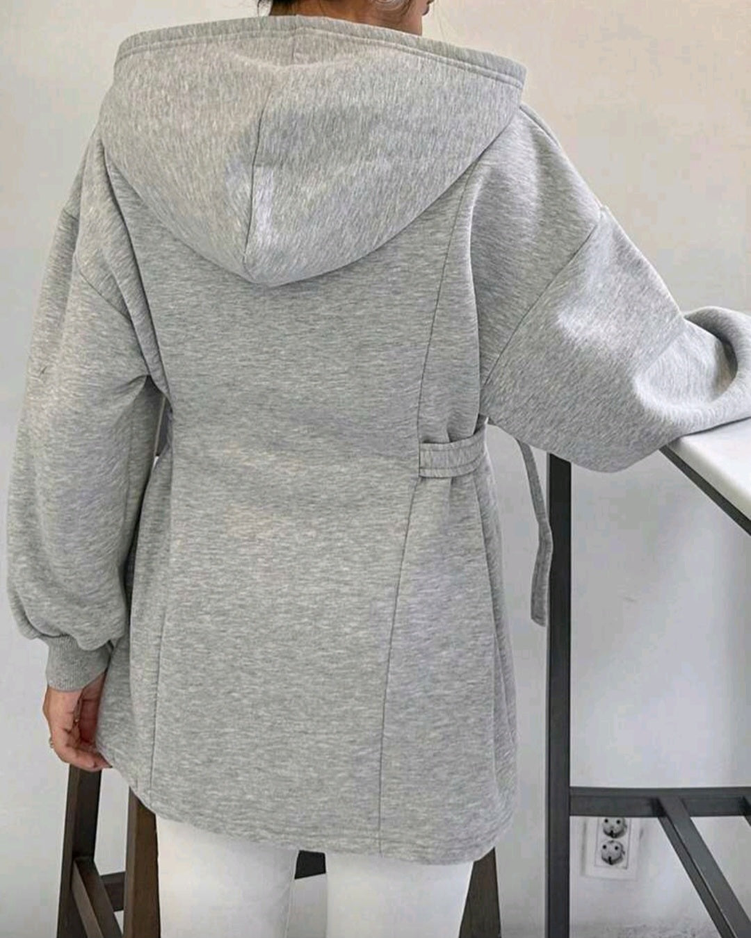 Dlouhá mikina s regulací pasu