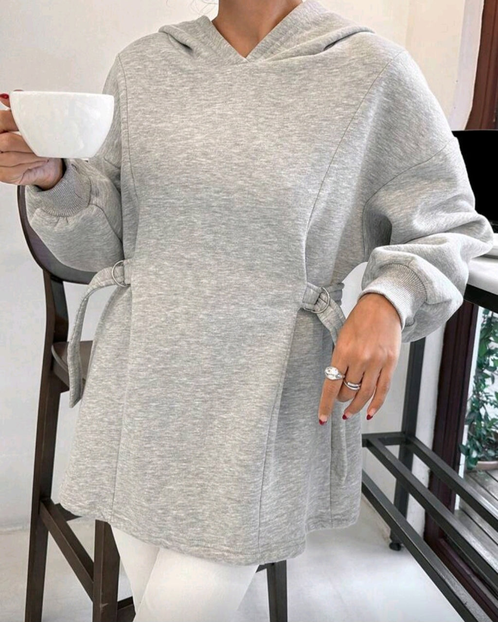 Dlouhá mikina s regulací pasu