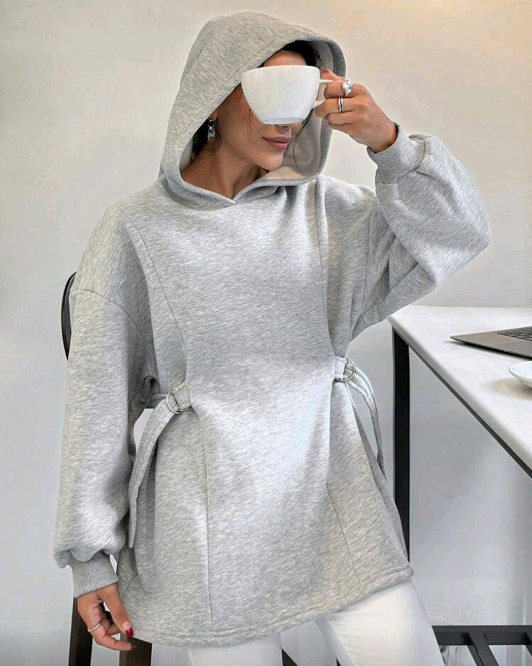 Dlouhá mikina s regulací pasu