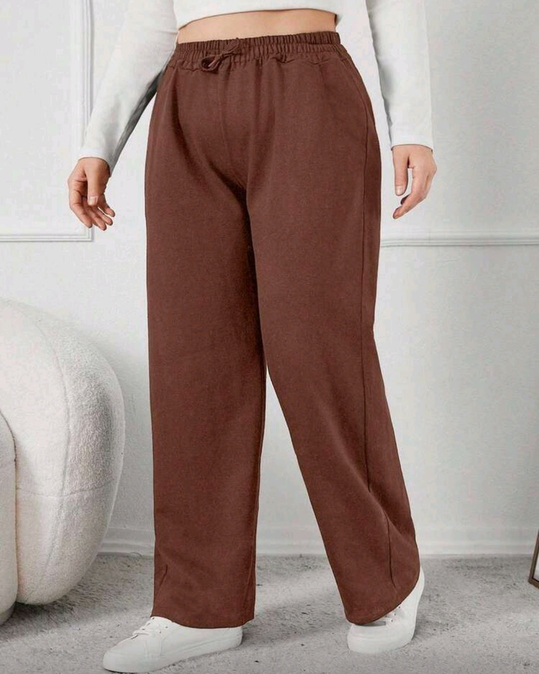 Široké tepláky s vysokým pasem