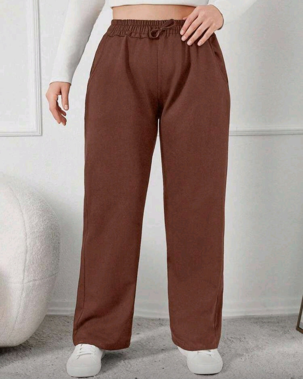 Široké tepláky s vysokým pasem