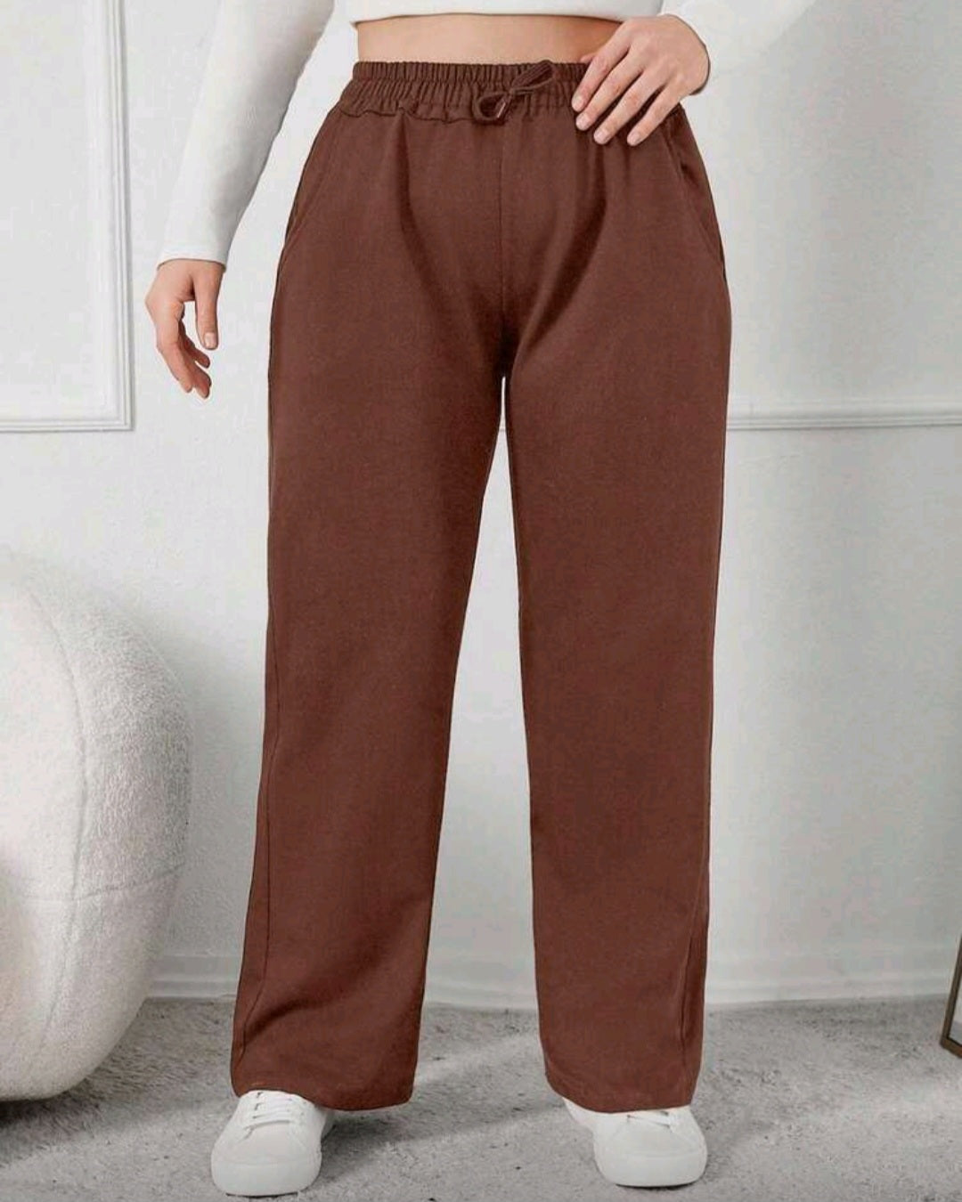 Široké tepláky s vysokým pasem