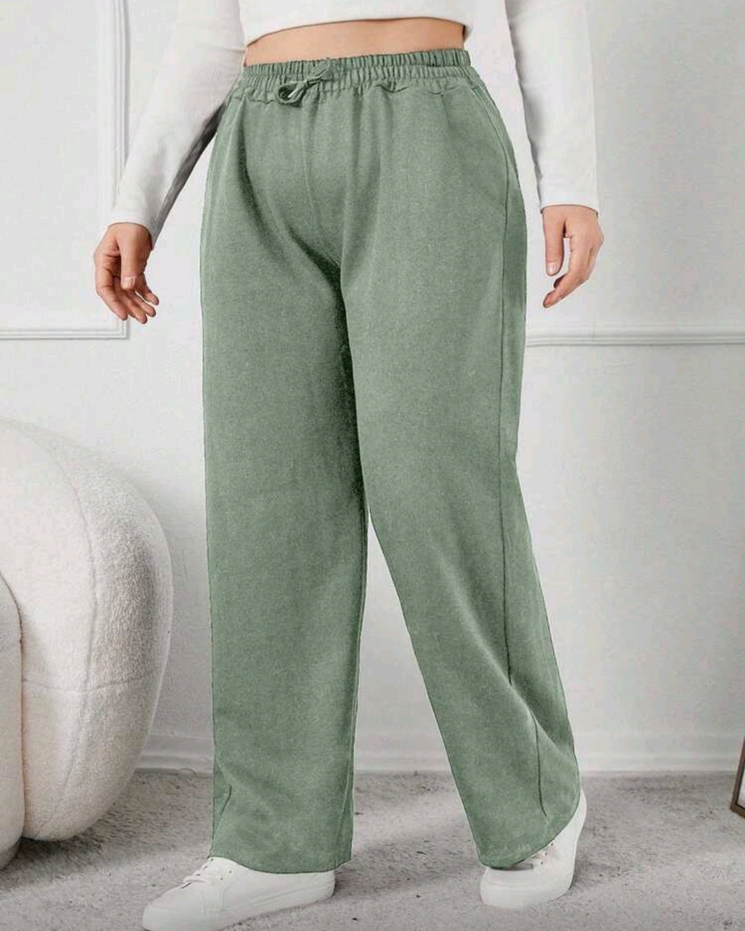 Široké tepláky s vysokým pasem