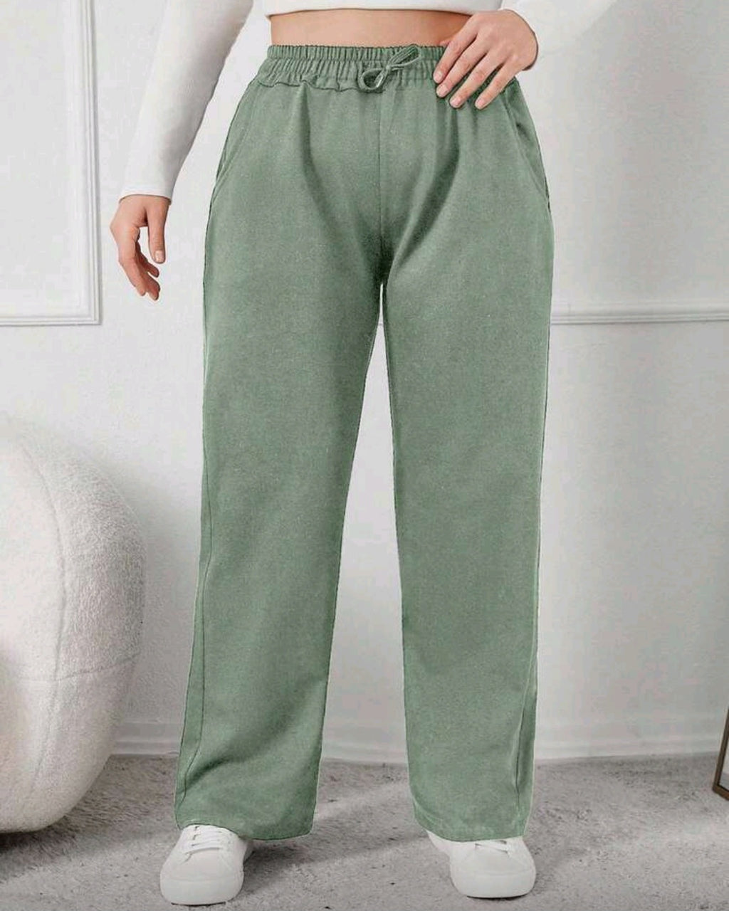 Široké tepláky s vysokým pasem