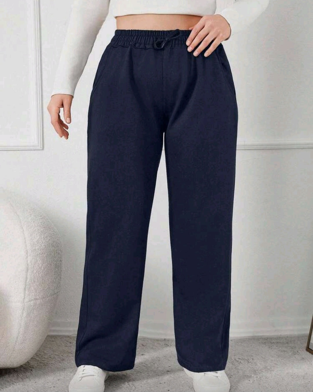 Široké tepláky s vysokým pasem