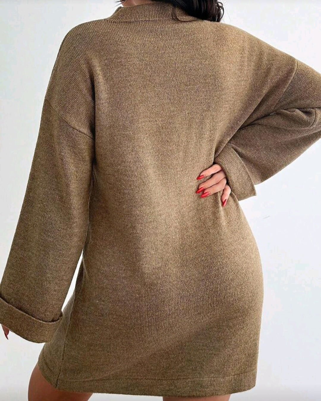 Pohodlné pletené šaty s dlouhým rukávem