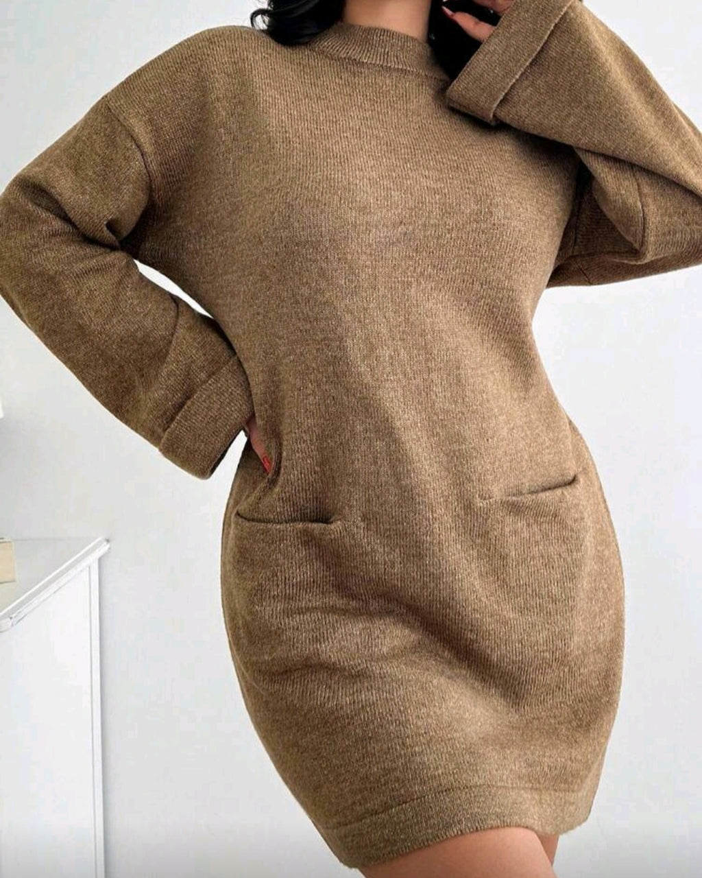 Pohodlné pletené šaty s dlouhým rukávem