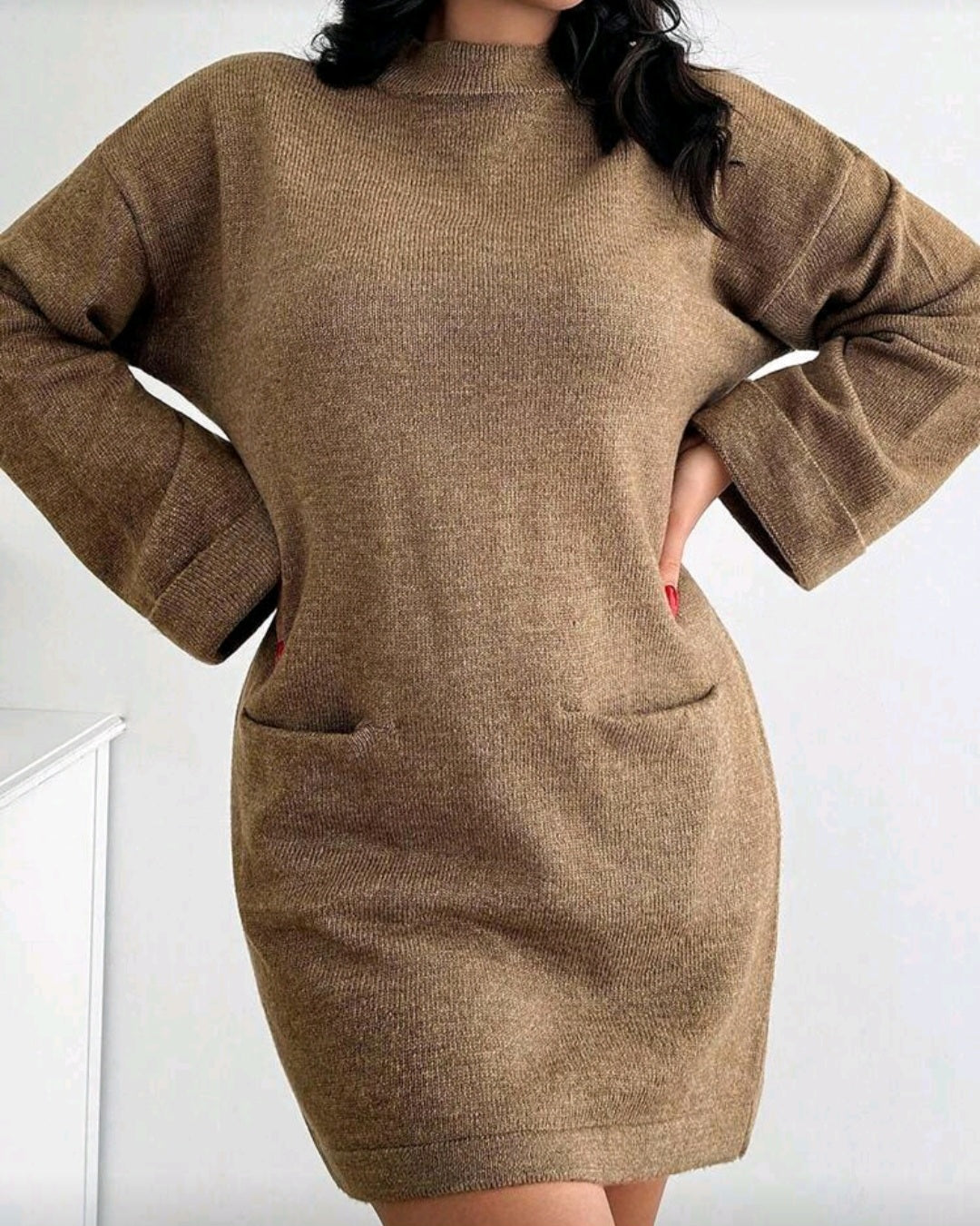 Pohodlné pletené šaty s dlouhým rukávem