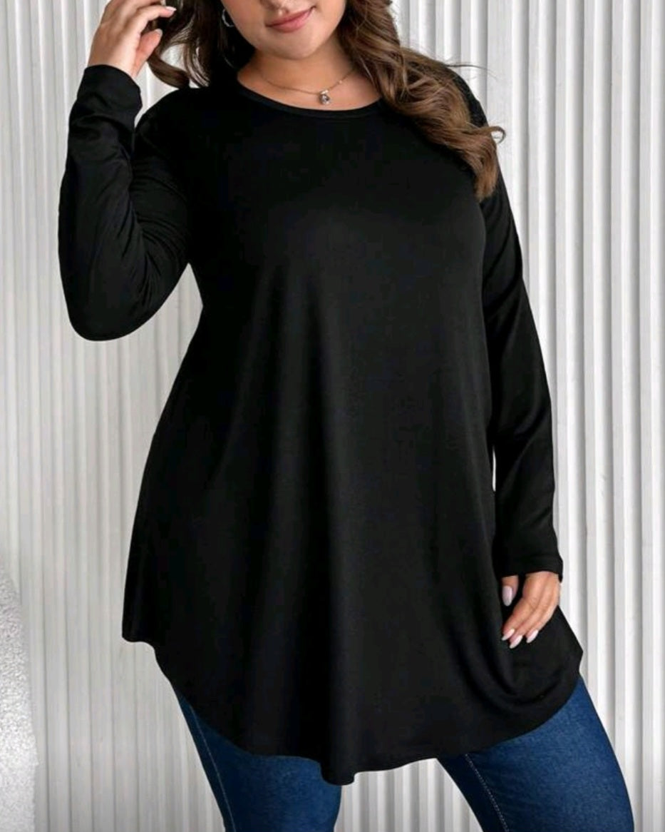 Jednobarevné tričko se zaobleným lemem