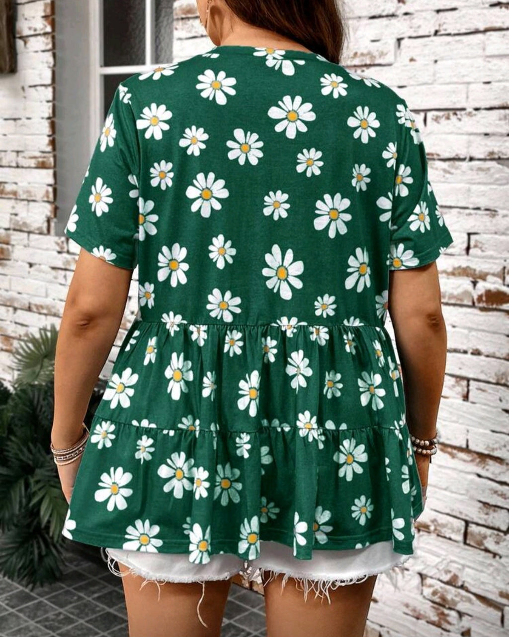 Volná tunika s květy a volánovým lemem