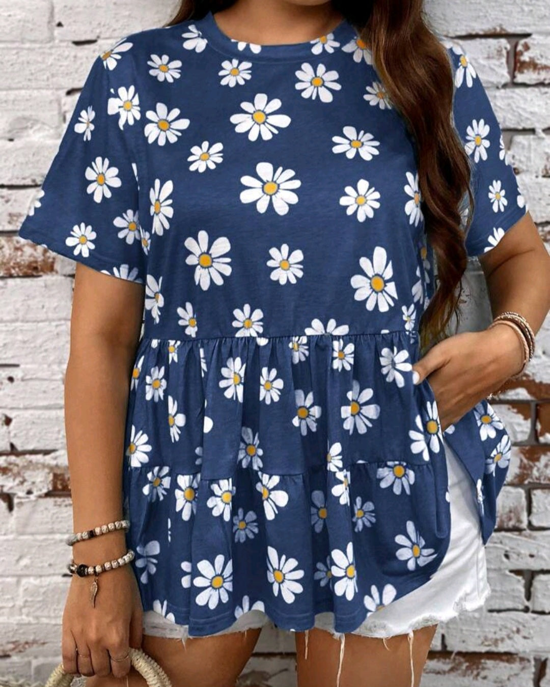 Volná tunika s květy a volánovým lemem