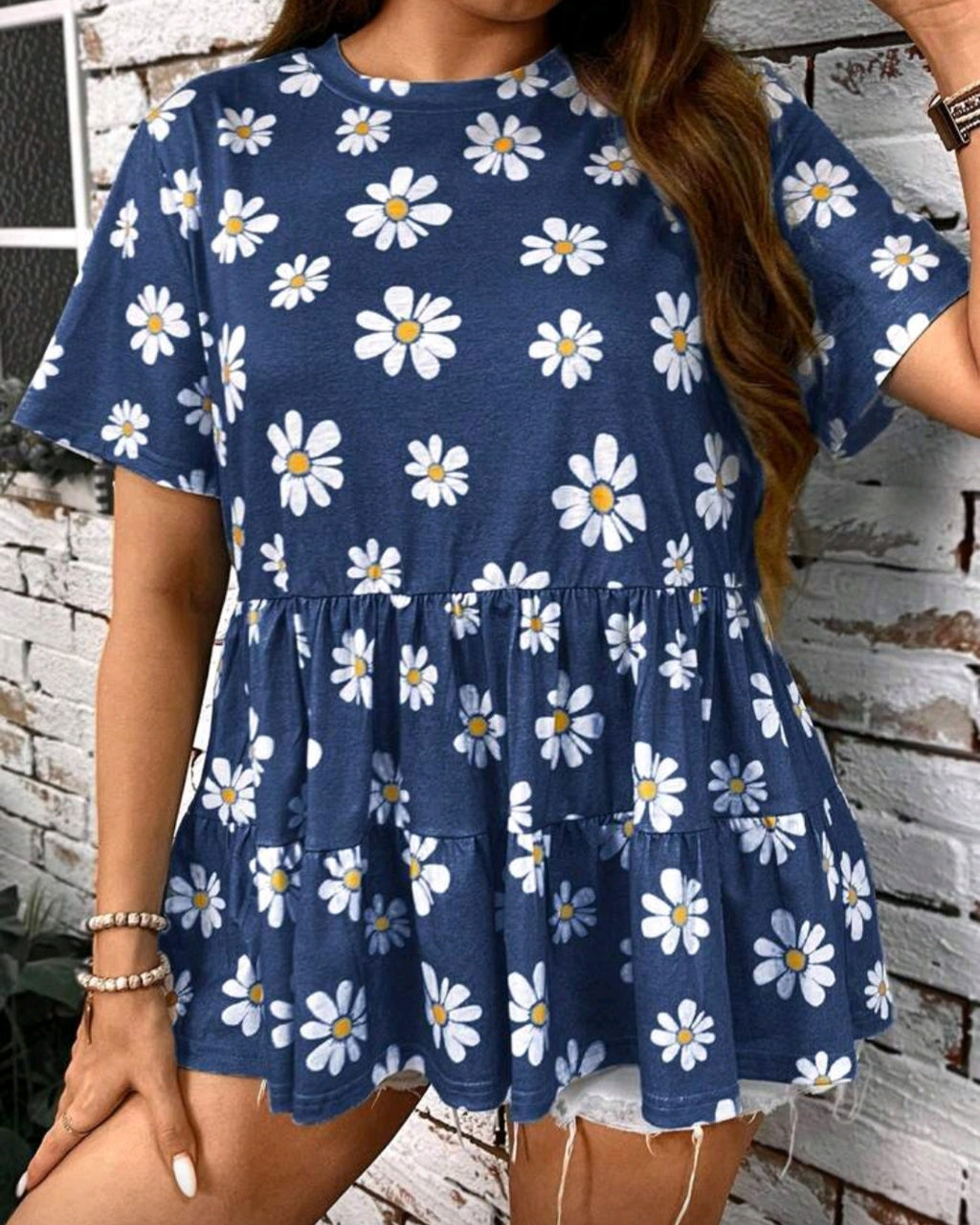 Volná tunika s květy a volánovým lemem