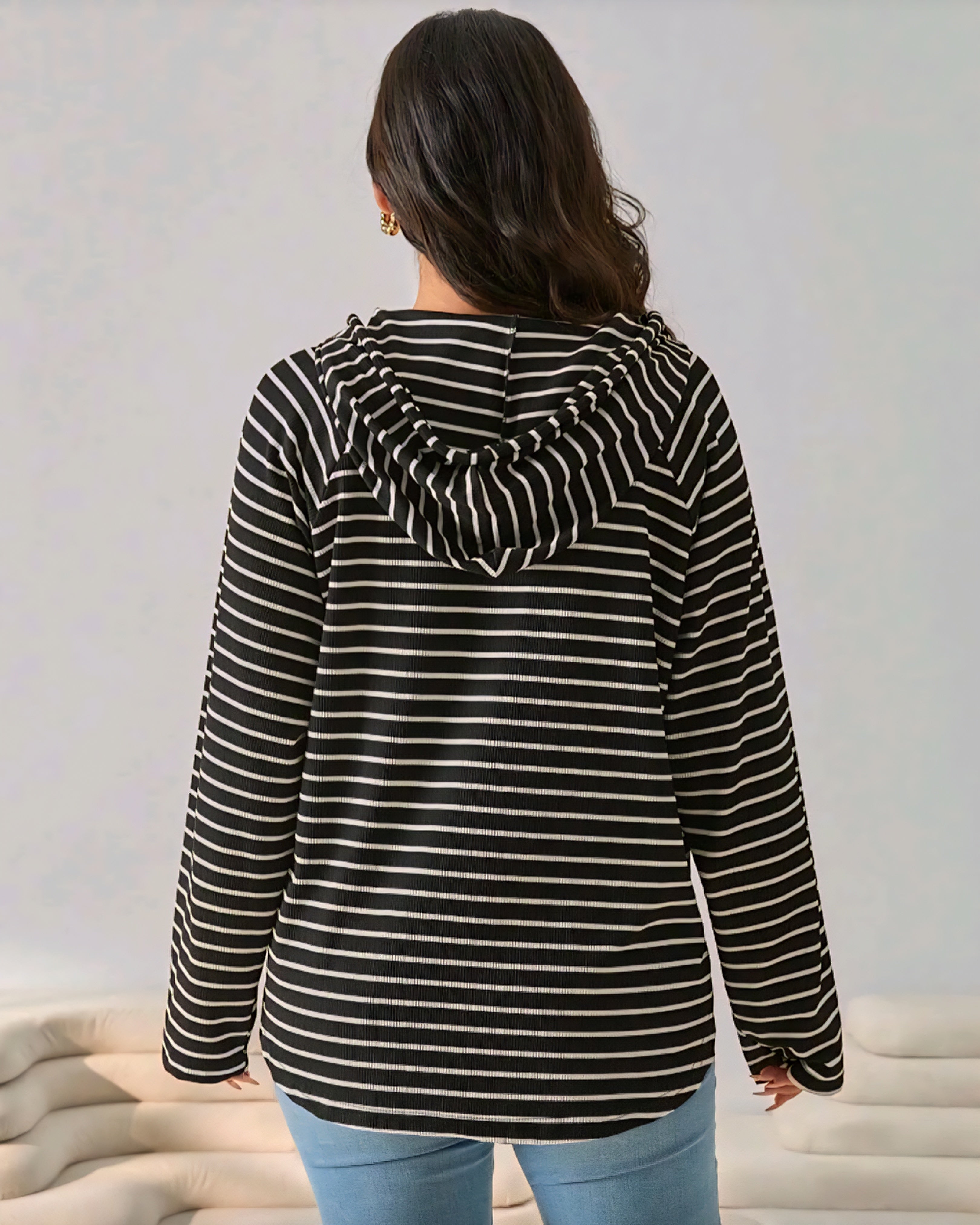 Černobílé pruhované tričko s dlouhým rukávem