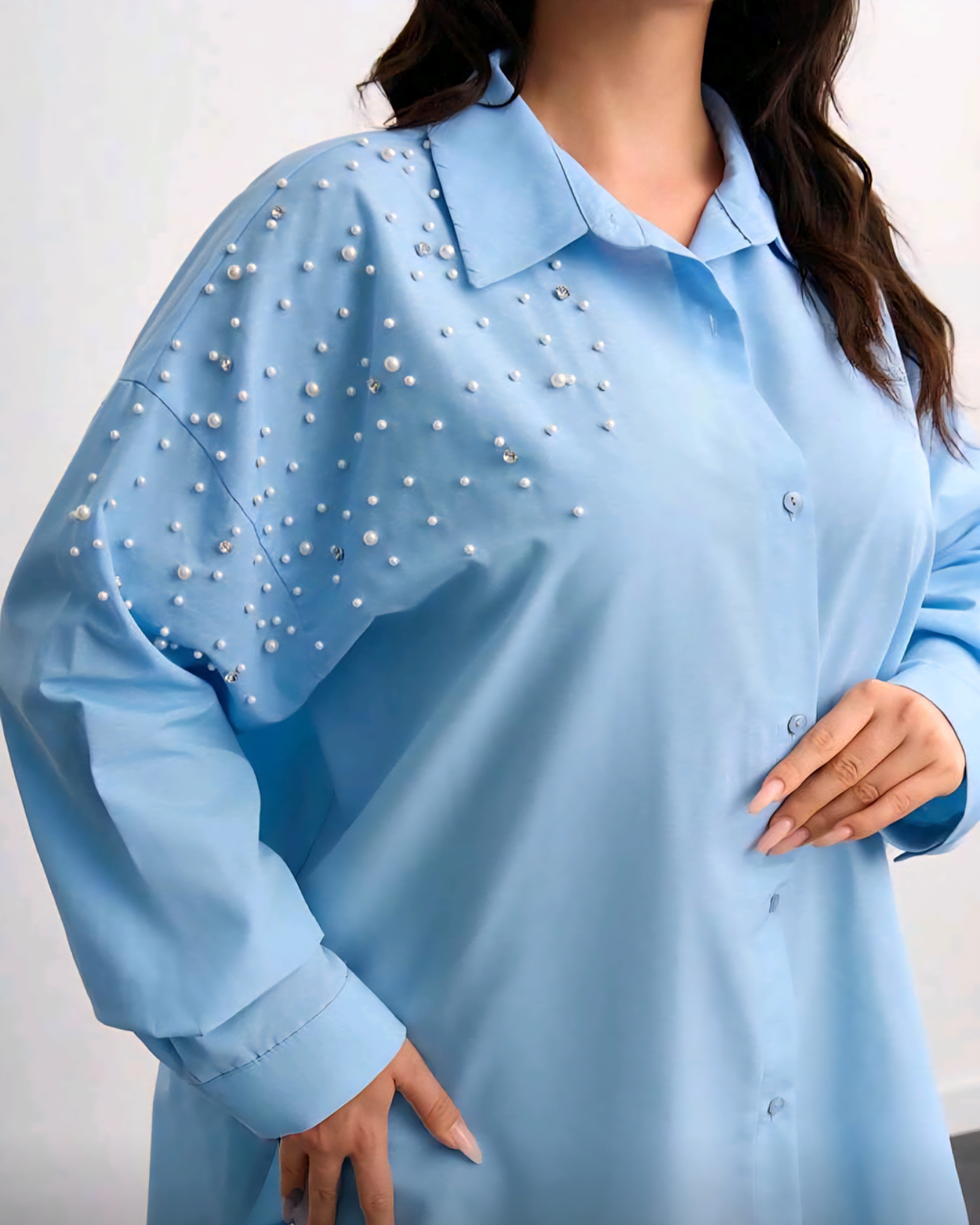 Elegantní halenka s perlami