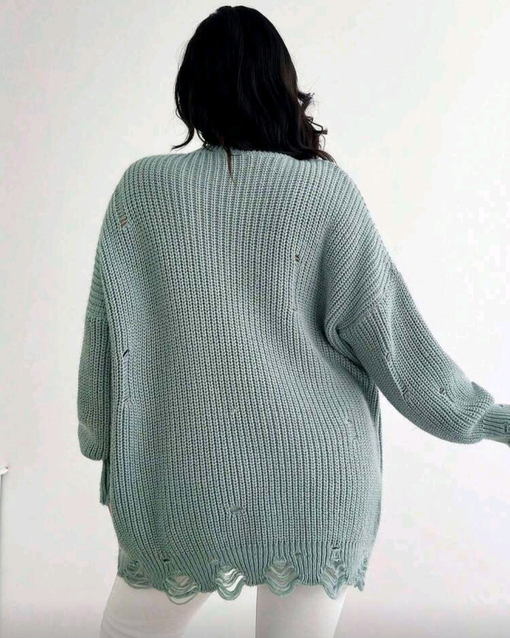 Oversize trhaný svetřík