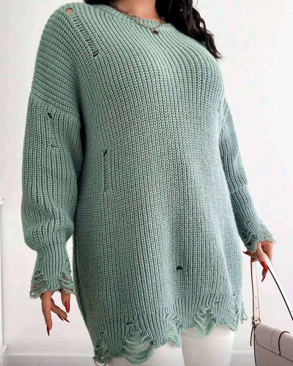 Oversize trhaný svetřík