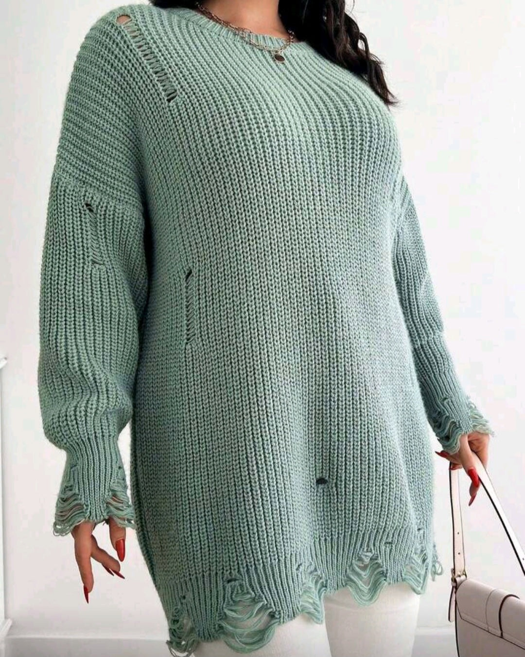 Oversize trhaný svetřík