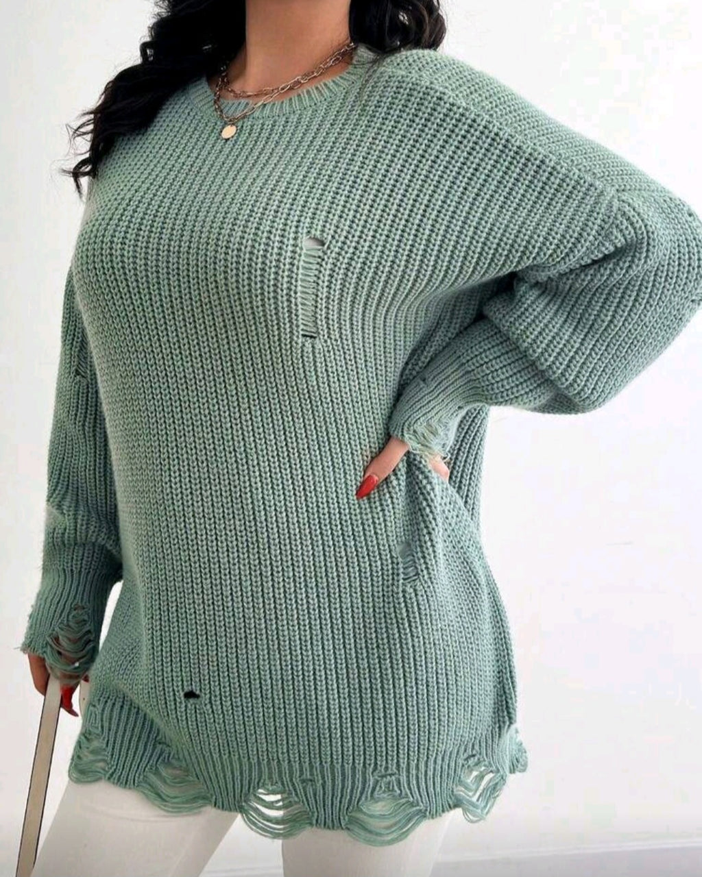 Oversize trhaný svetřík