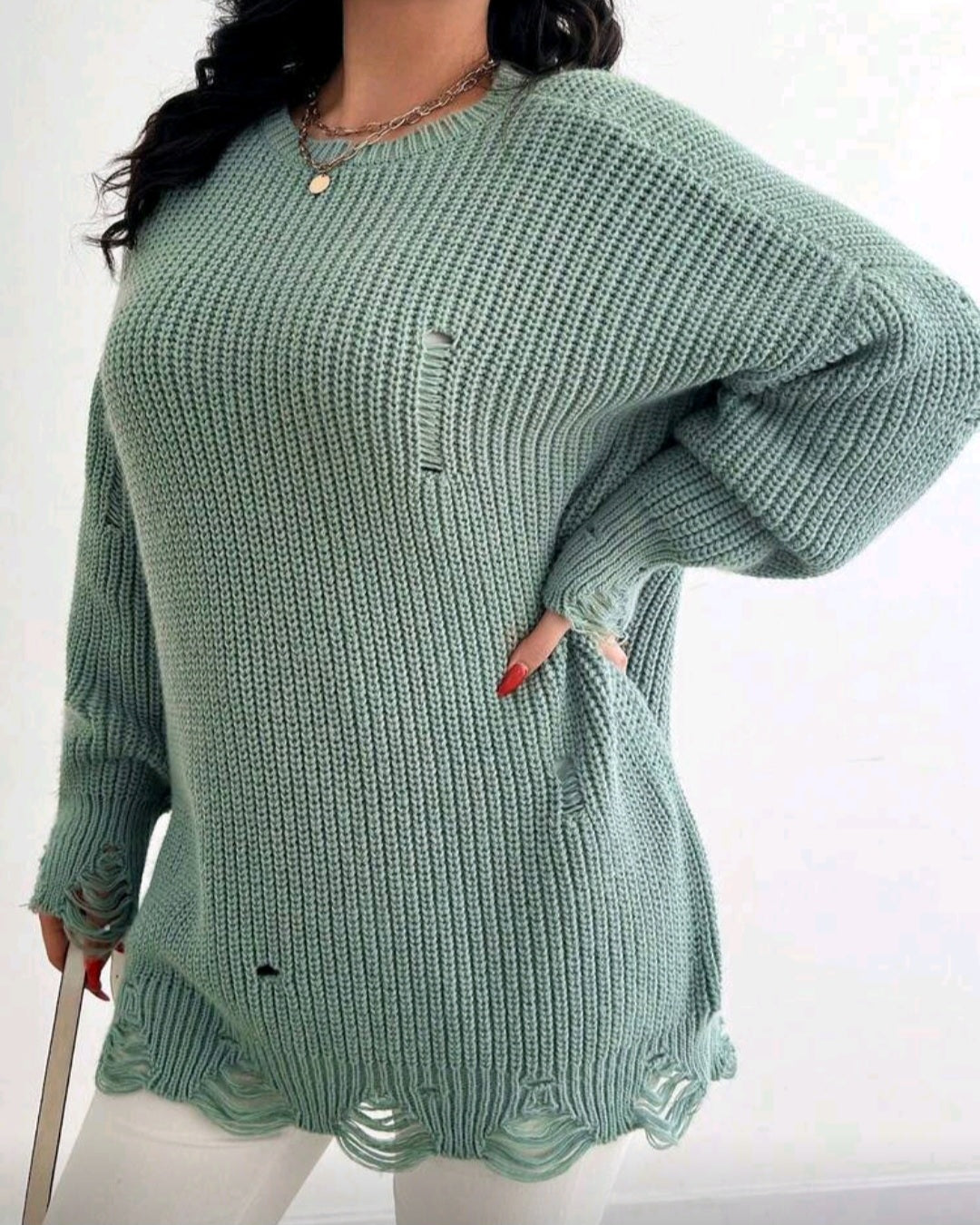 Oversize trhaný svetřík