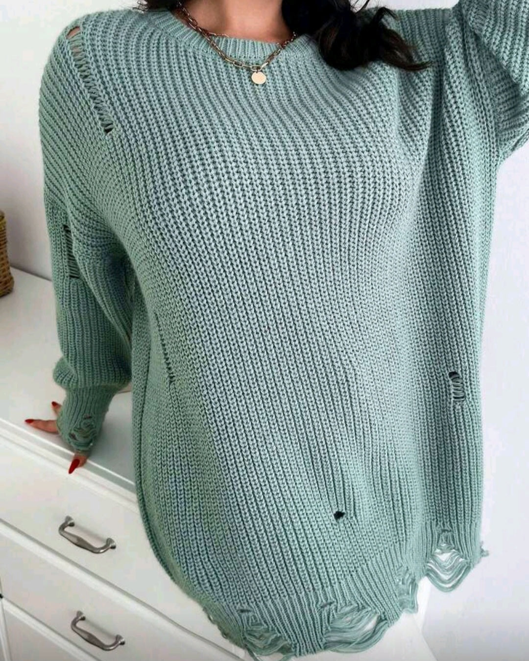 Oversize trhaný svetřík