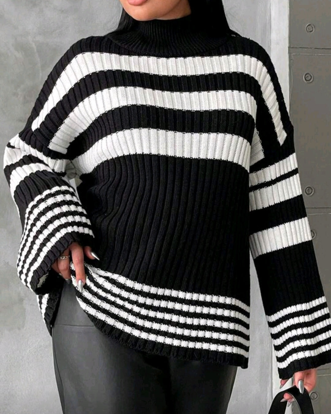 Volný pletený svetr s pruhy