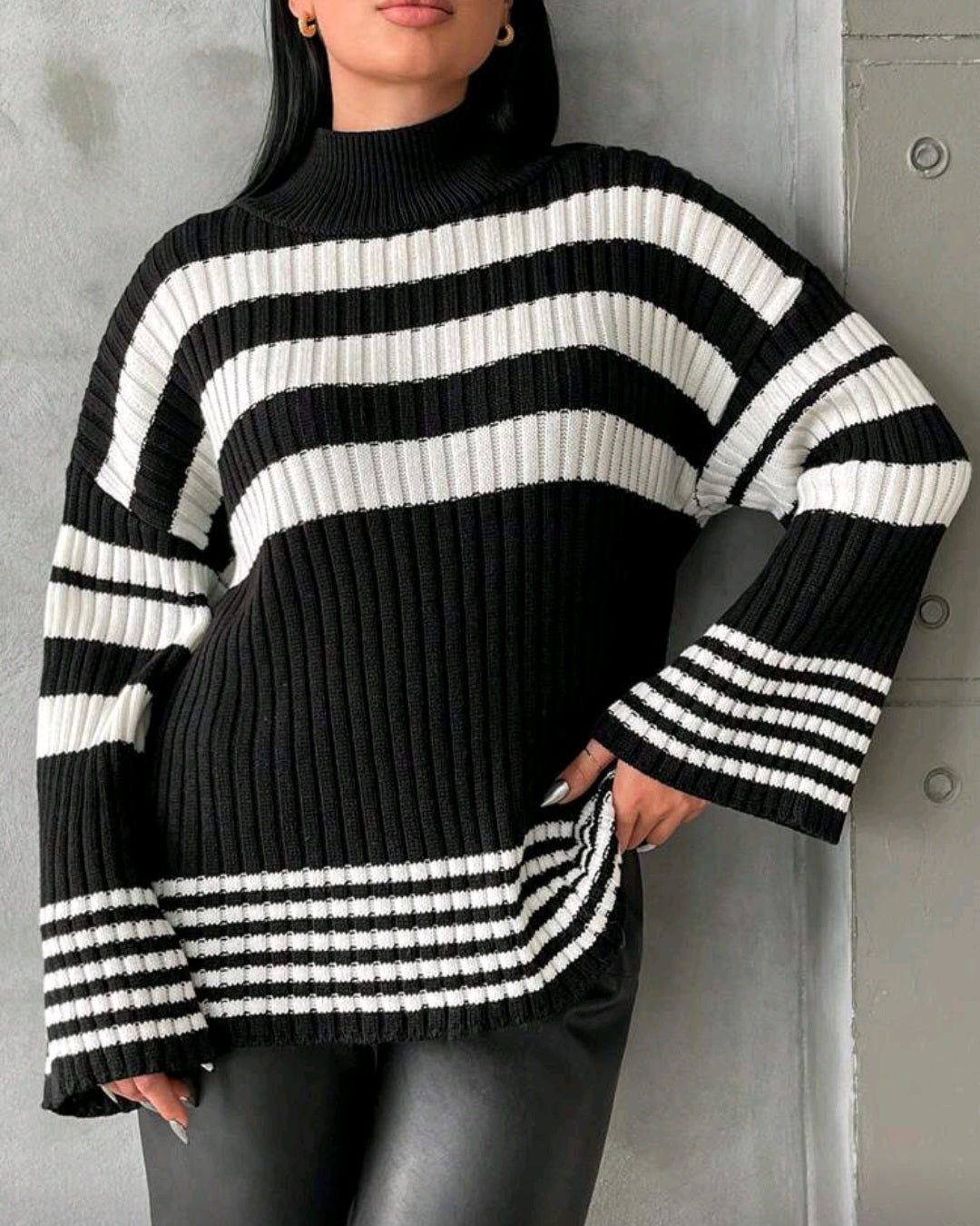 Volný pletený svetr s pruhy