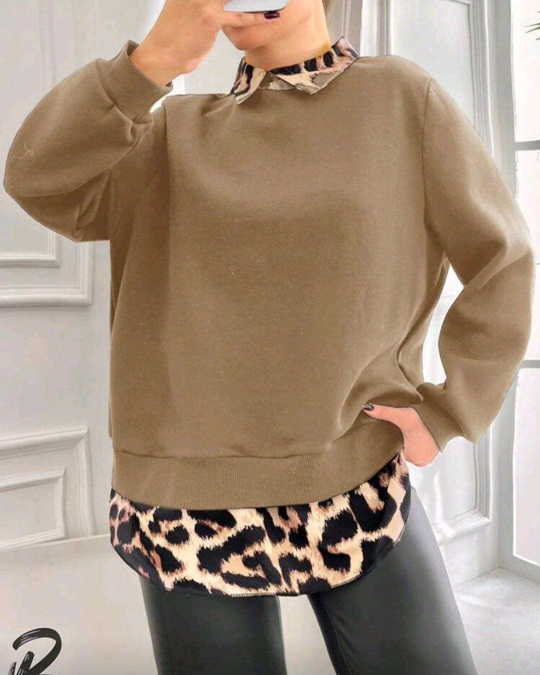 Dámská bavlněná mikina s košilovým lemem a leopardím vzorem