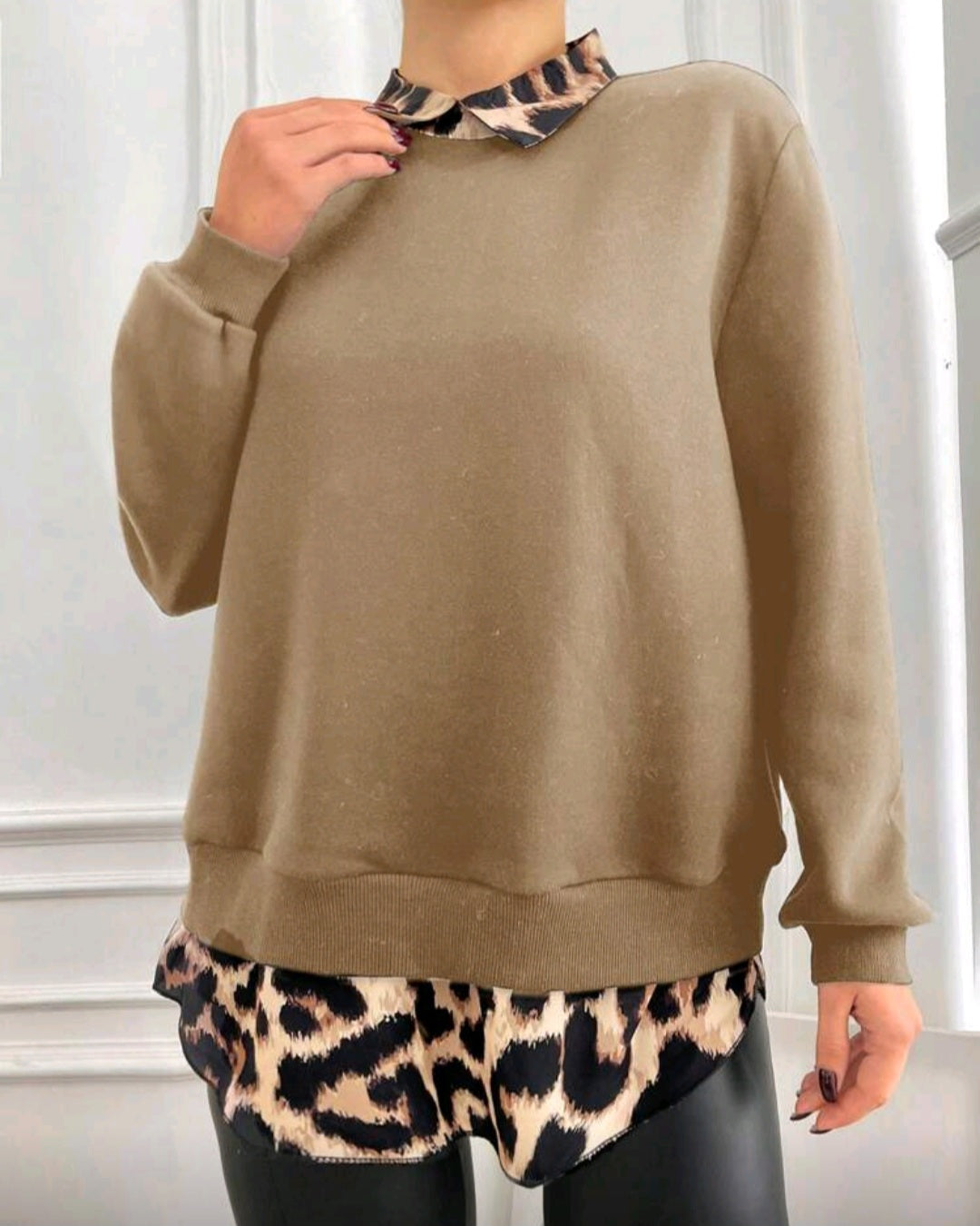 Dámská bavlněná mikina s košilovým lemem a leopardím vzorem