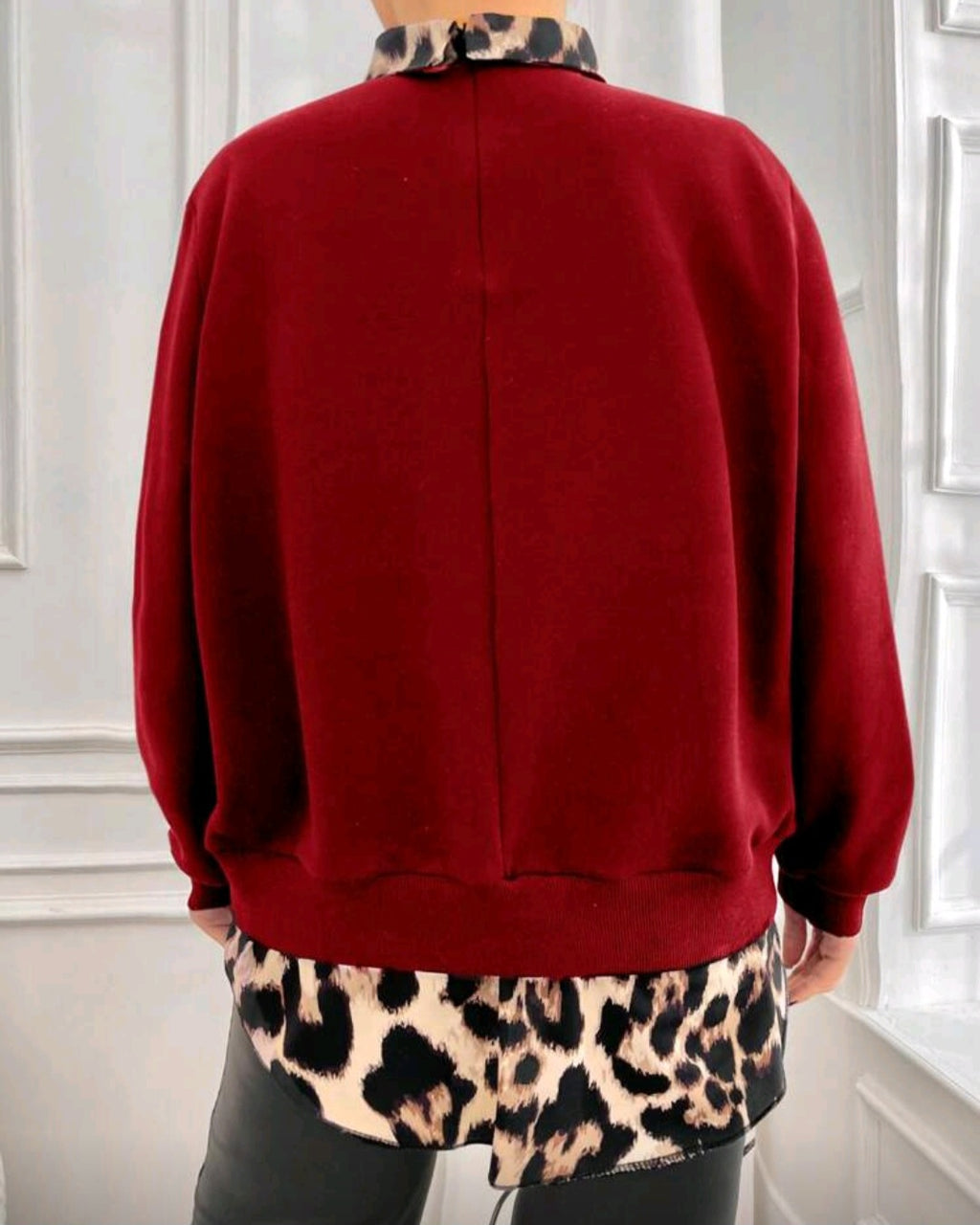 Dámská bavlněná mikina s košilovým lemem a leopardím vzorem