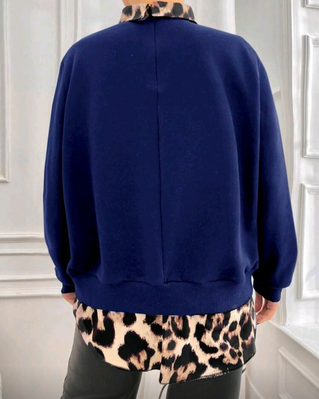 Dámská bavlněná mikina s košilovým lemem a leopardím vzorem