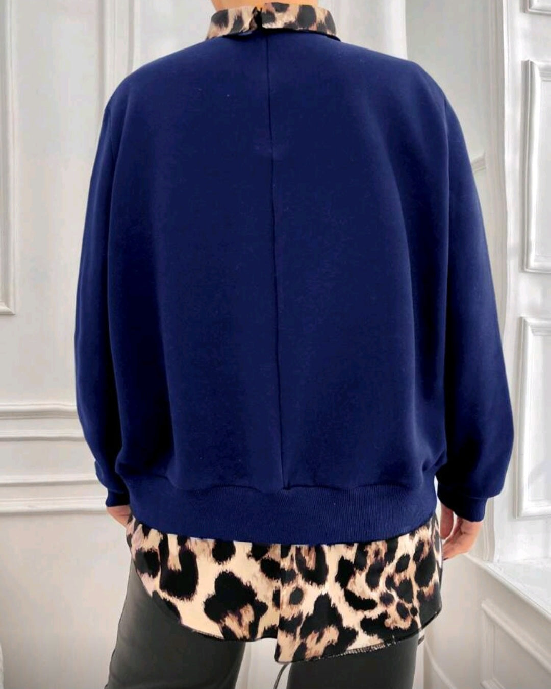 Dámská bavlněná mikina s košilovým lemem a leopardím vzorem