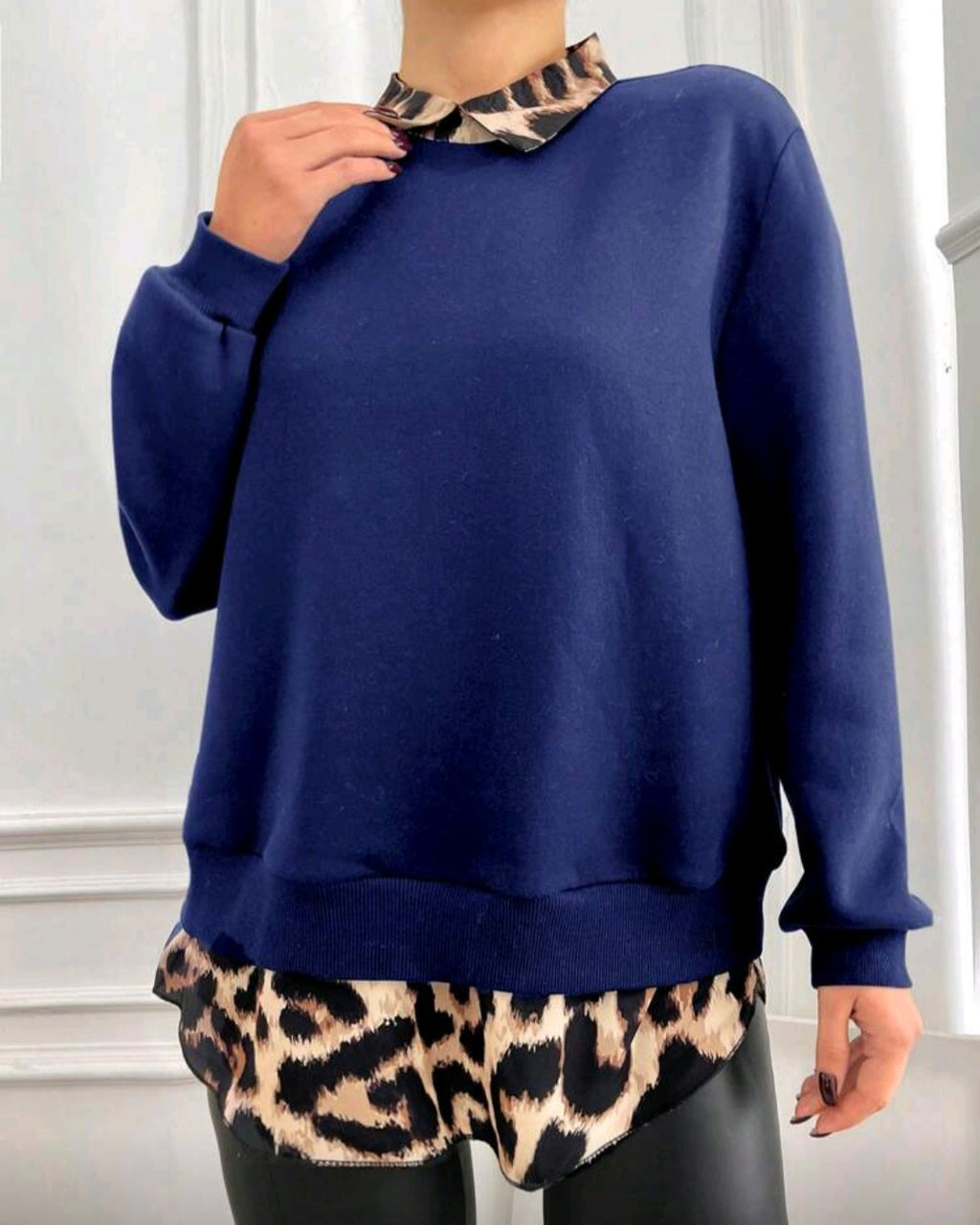 Dámská bavlněná mikina s košilovým lemem a leopardím vzorem