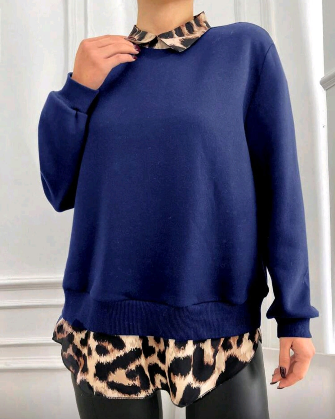 Dámská bavlněná mikina s košilovým lemem a leopardím vzorem